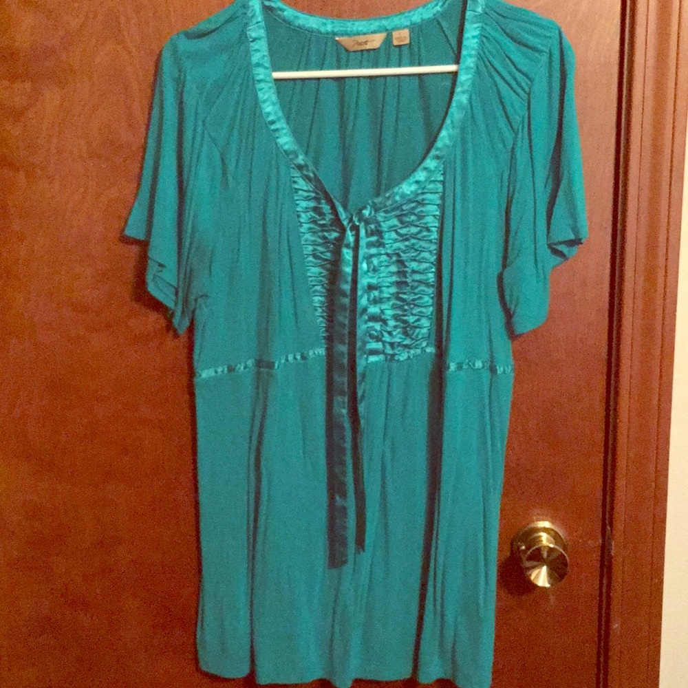 Super cute aqua top, sz L